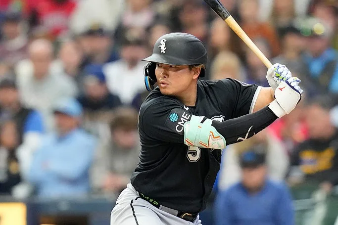 村上宗隆が5戦ぶり27号！豪快スイングで大谷翔平に並ぶ日本人トップ
