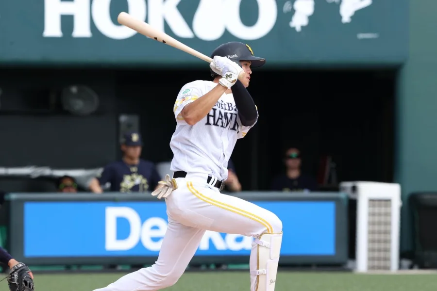 衝撃の181キロ弾！ソフトバンク笹川が“ギータ級”フォロースルーで度肝を抜く