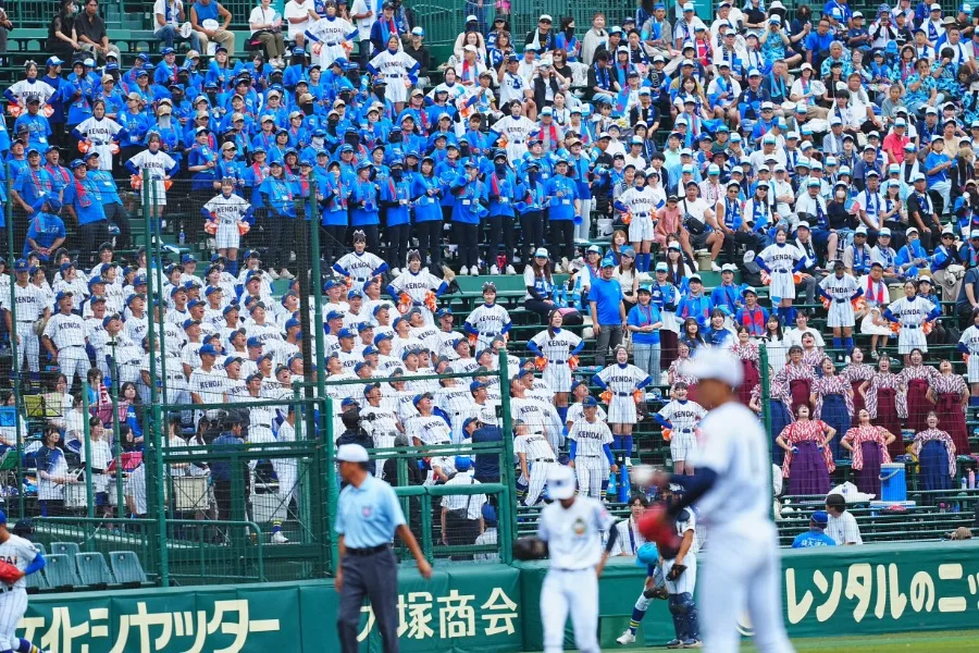 健大高崎、12年ぶり8強！レトロ袴の女子応援部が彩る聖地の夏
