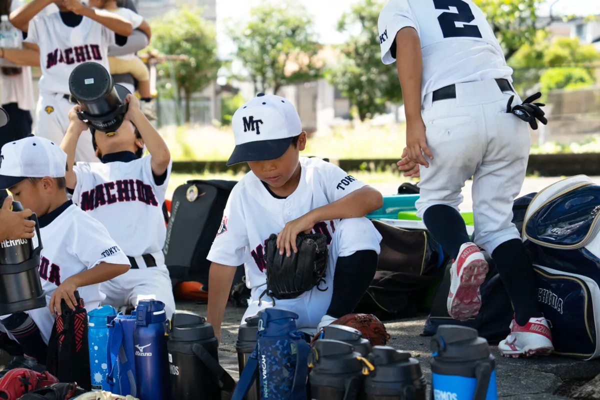 真夏の少年野球を守る！スポーツドリンクは薄めるな…熱中症予防の新常識