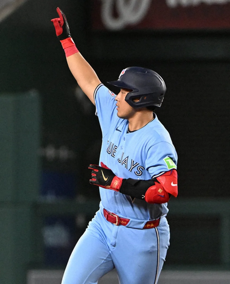 岡本和真が休日返上で24号！球団新人最多本塁打記録に並ぶ