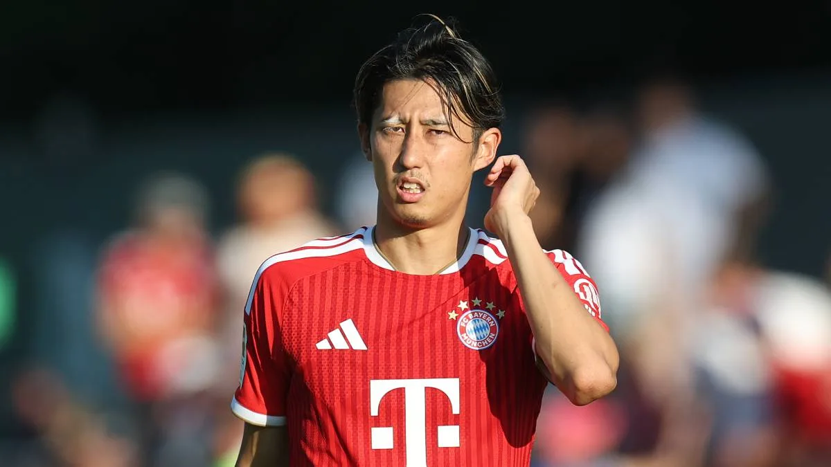 伊藤洋輝がバイエルンで途中出場！EL王者アストン・ヴィラ戦で及第点評価