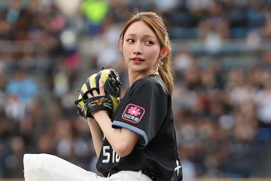 後藤真希がロッテ戦始球式！背番号510のゆるふわ投球に「年齢不詳が過ぎる」の声