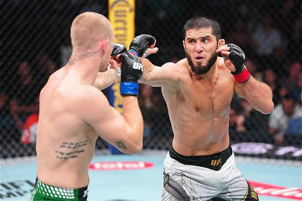 マハチェフがUFC17連勝でシウバ超え！ ガリーの“ハグ”に王者困惑「これは戦争だ」